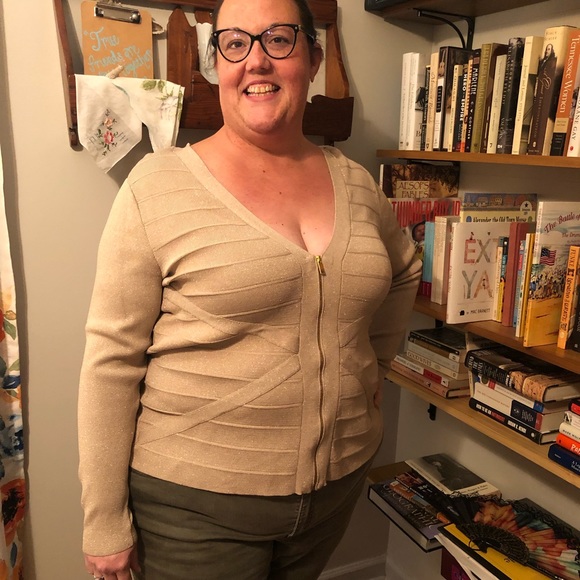 So sparkly and festive! Perfect for the holidays! - Picture 1 of 2